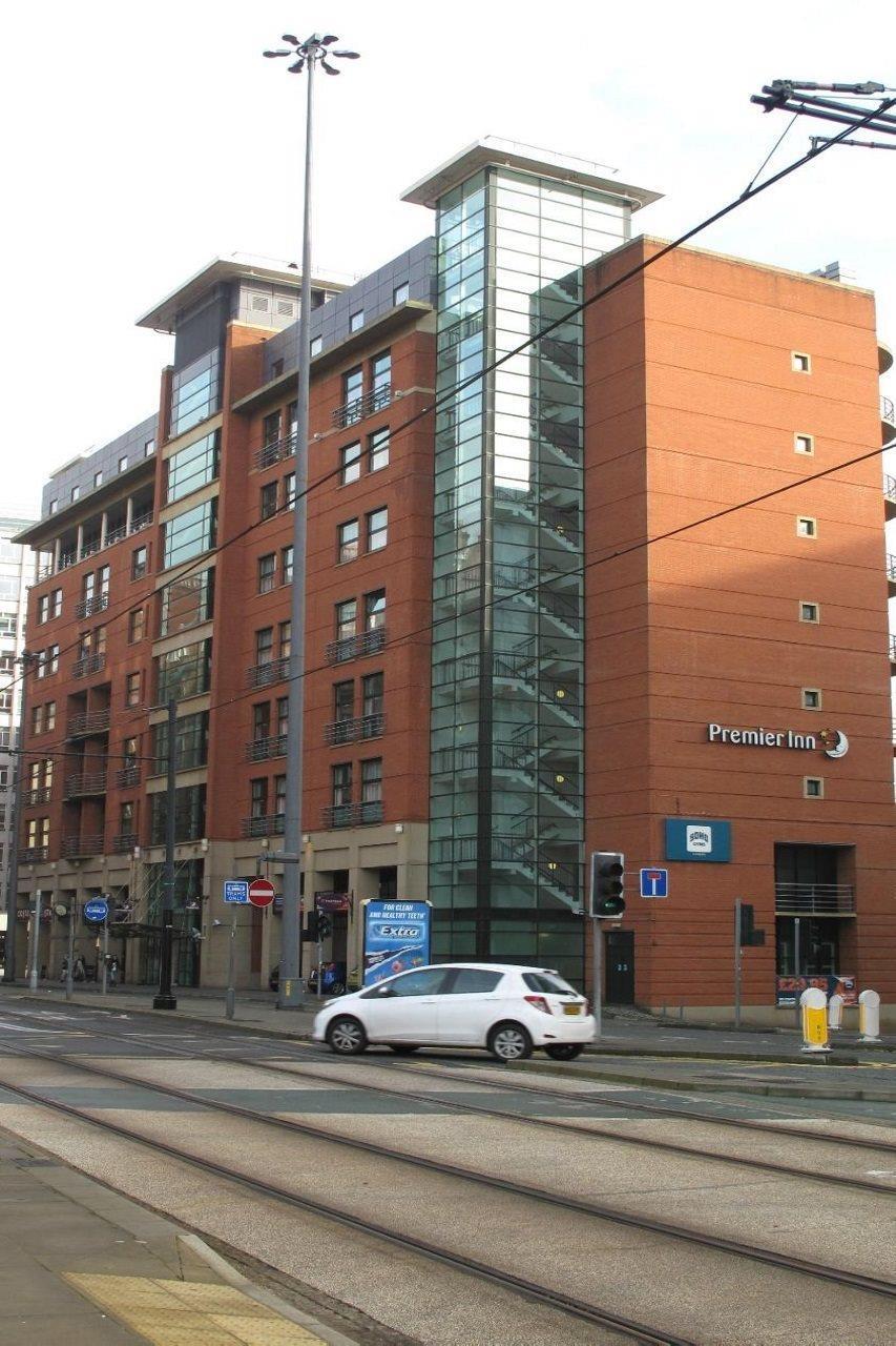 Premier Inn Manchester Central Exterior foto